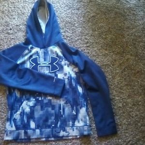 Under armour pullover hoodie, youth xl